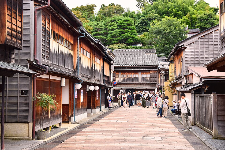 Archive view of the street and teahouse buildings in Higashi Chaya